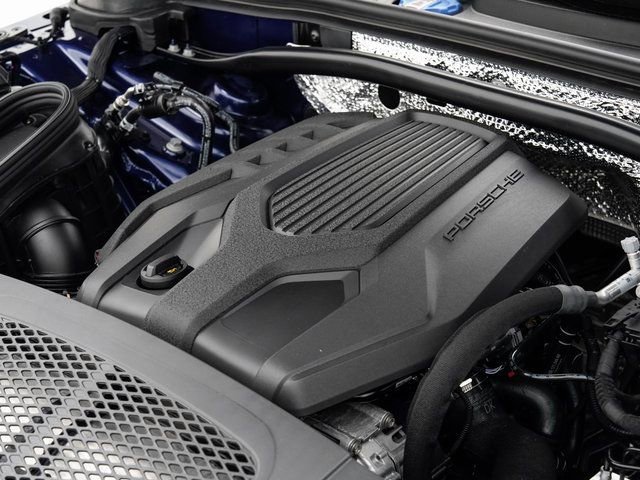 Certified 2025 Porsche Macan AWD/4WD image 28