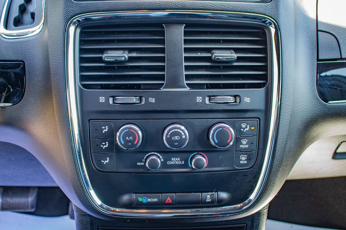Used 2019 Dodge Grand Caravan SE FWD image 28