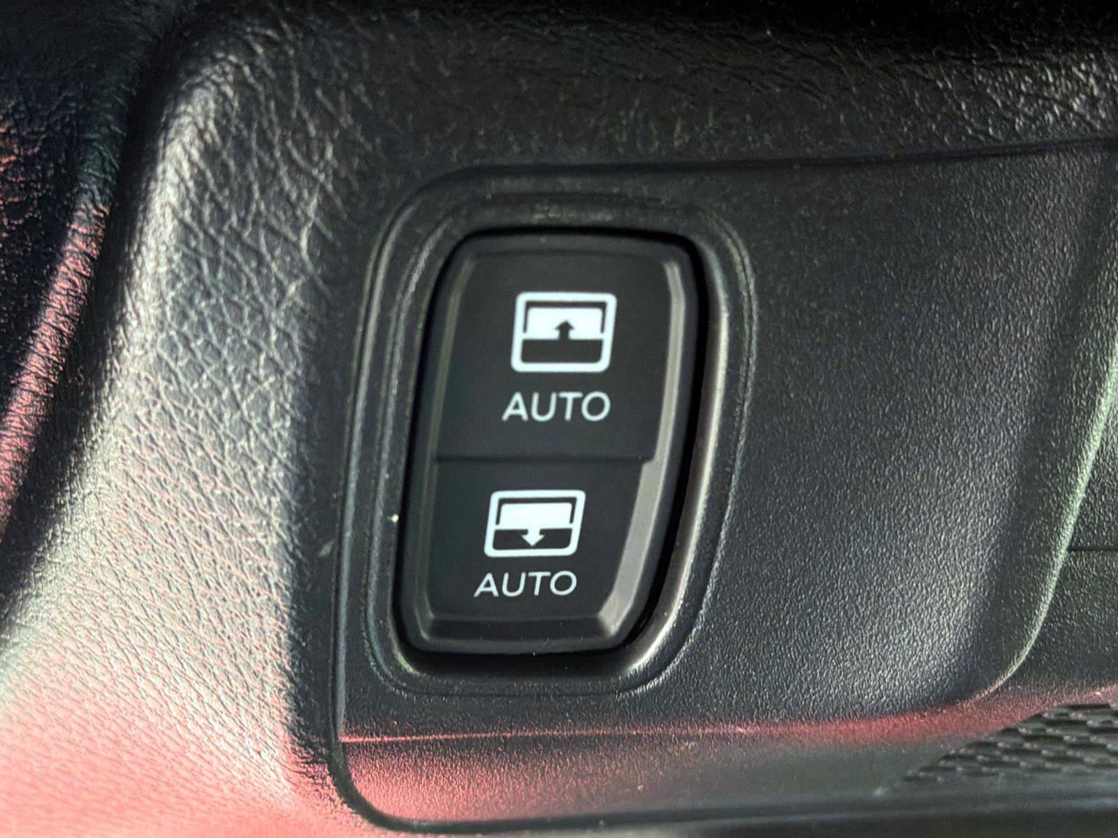 Used 2024 Jeep Wrangler Unlimited Sahara w/ Technology Group AWD/4WD image 21
