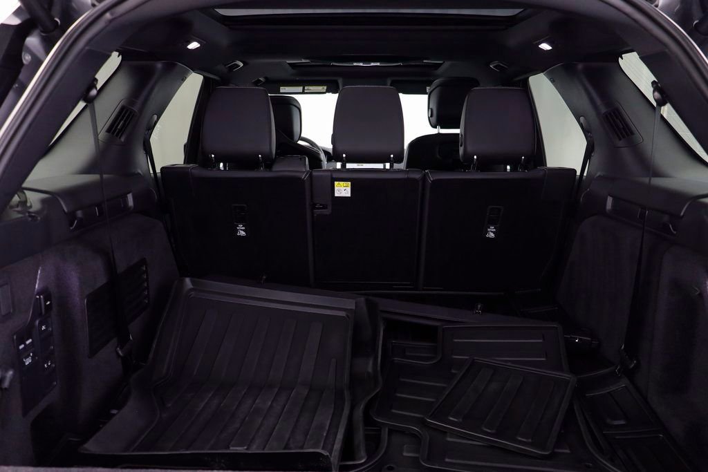 Used 2025 Land Rover Discovery S image 20