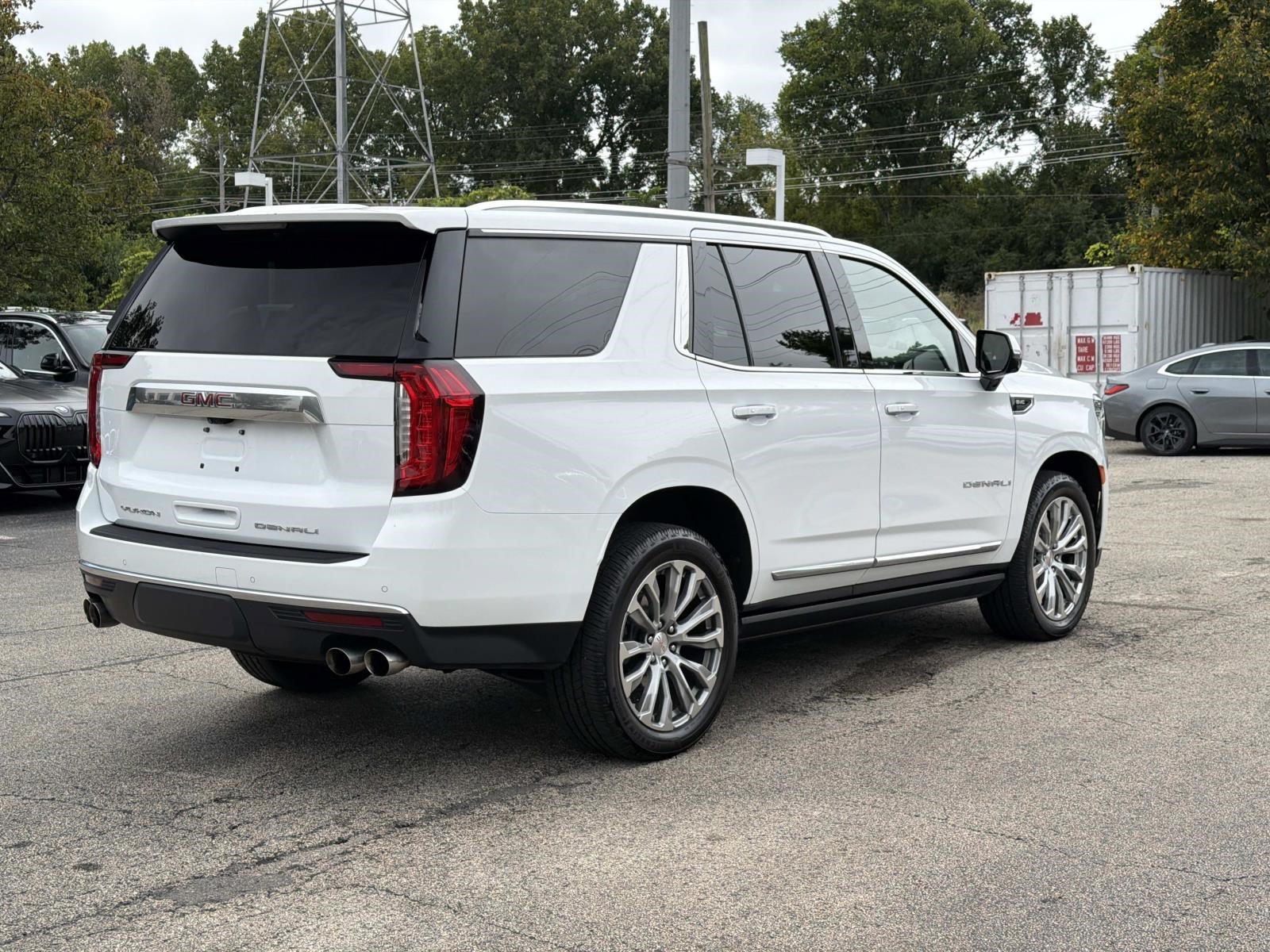 Used 2022 GMC Yukon Denali w/ Denali Premium Package AWD/4WD image 5