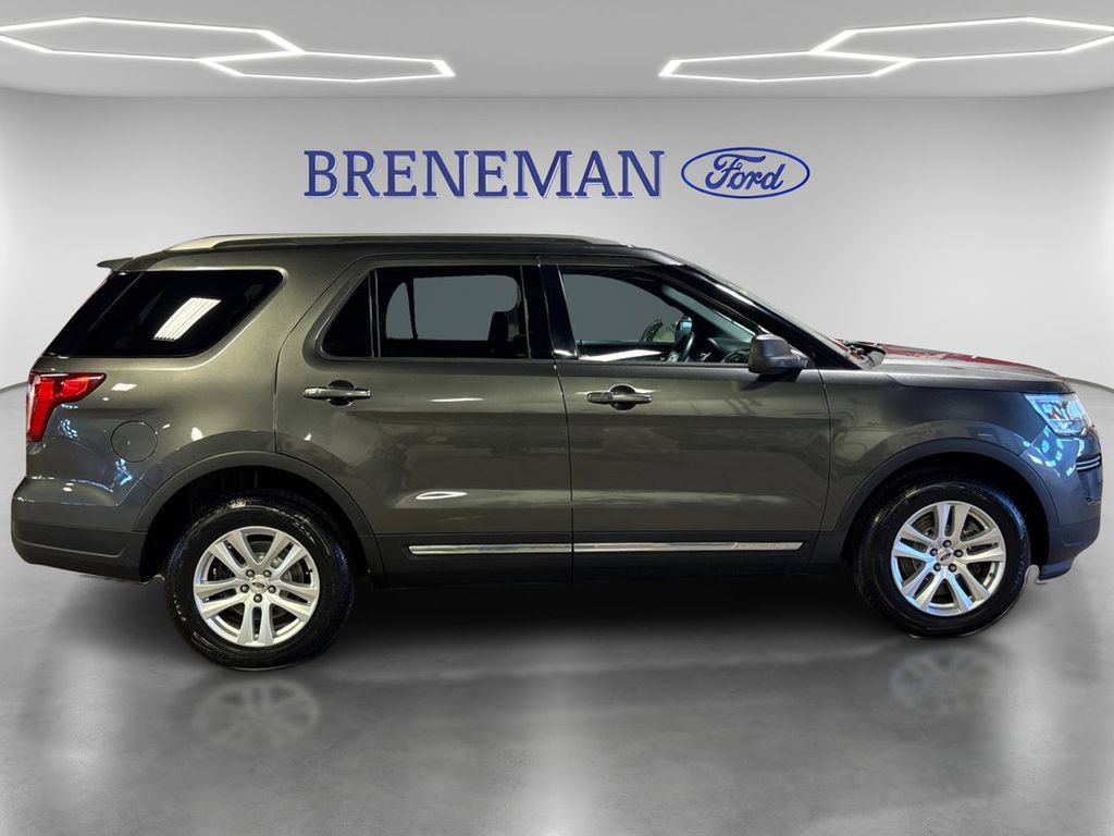 Used 2018 Ford Explorer XLT image 4