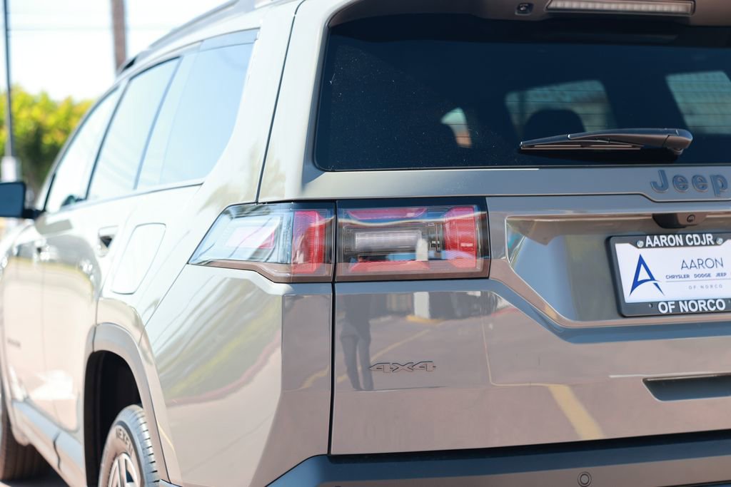 New 2026 Jeep Cherokee Laredo image 10