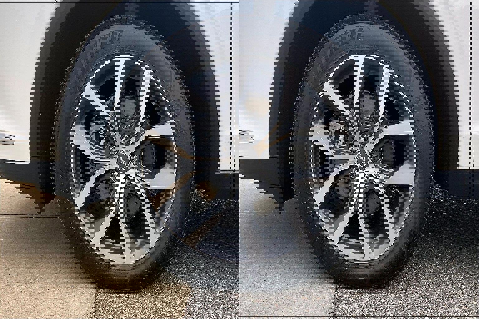 Used 2023 Acura MDX SH-AWD w/ Technology Package image 11