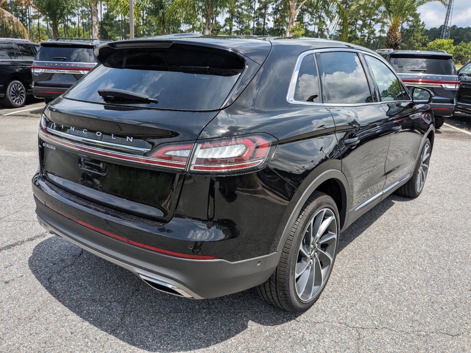 Certified 2023 Lincoln Nautilus Reserve w/ Equipment Group 202A image 5