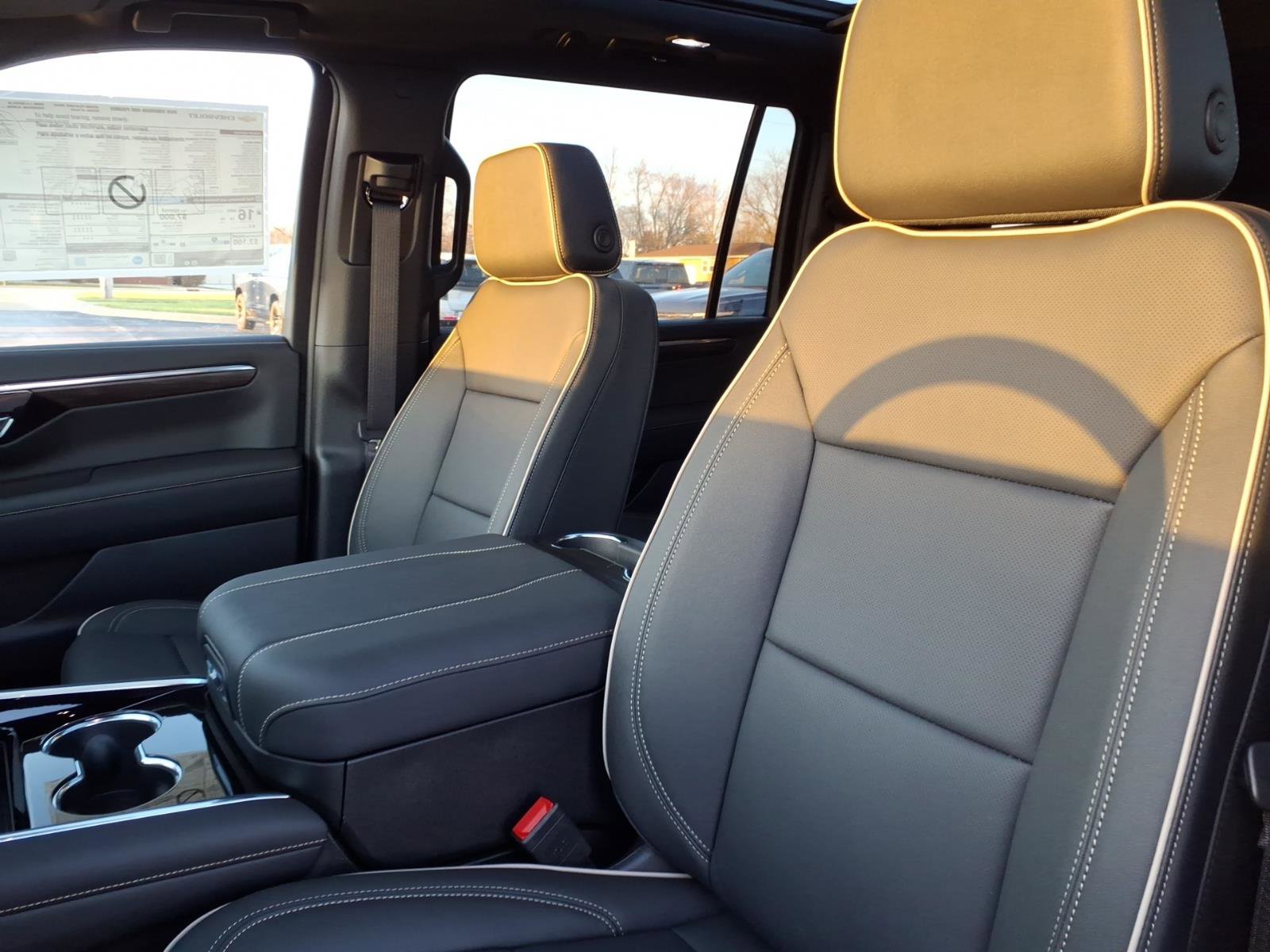 New 2026 Chevrolet Suburban Premier w/ Sun And Tow Package AWD/4WD image 7