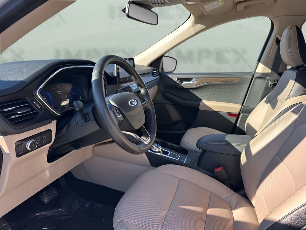 Used 2020 Ford Escape Titanium image 9