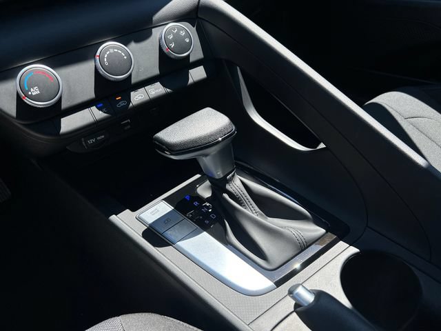 Certified 2024 Hyundai Elantra SE FWD image 15