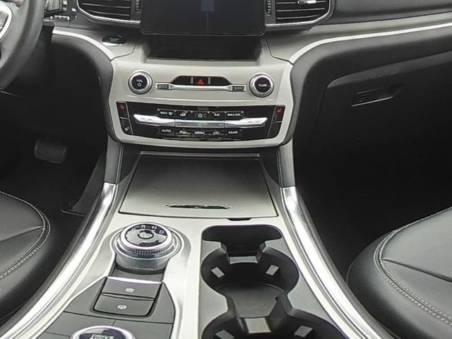 Used 2023 Ford Explorer XLT w/ Equipment Group 202A AWD/4WD image 31