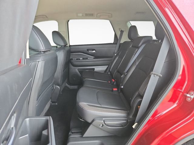Used 2022 Nissan Pathfinder SL AWD/4WD image 12