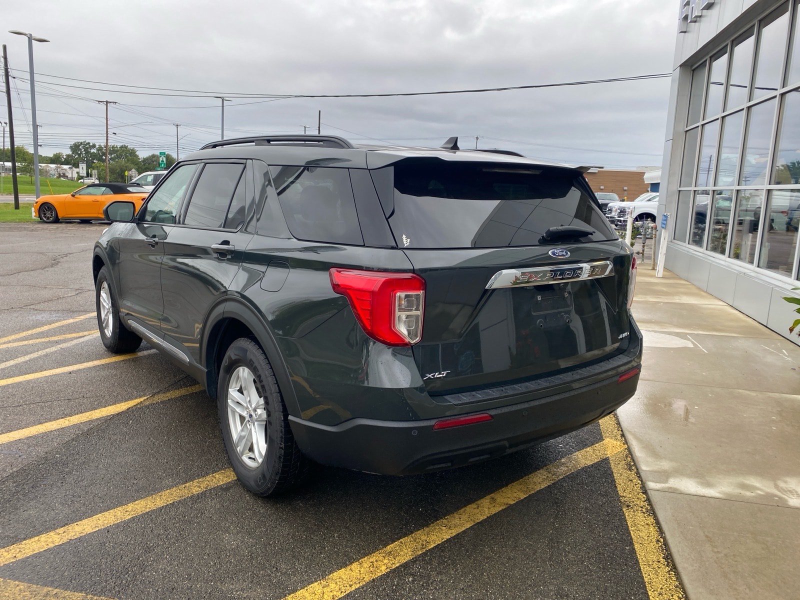 Used 2021 Ford Explorer XLT AWD/4WD image 4