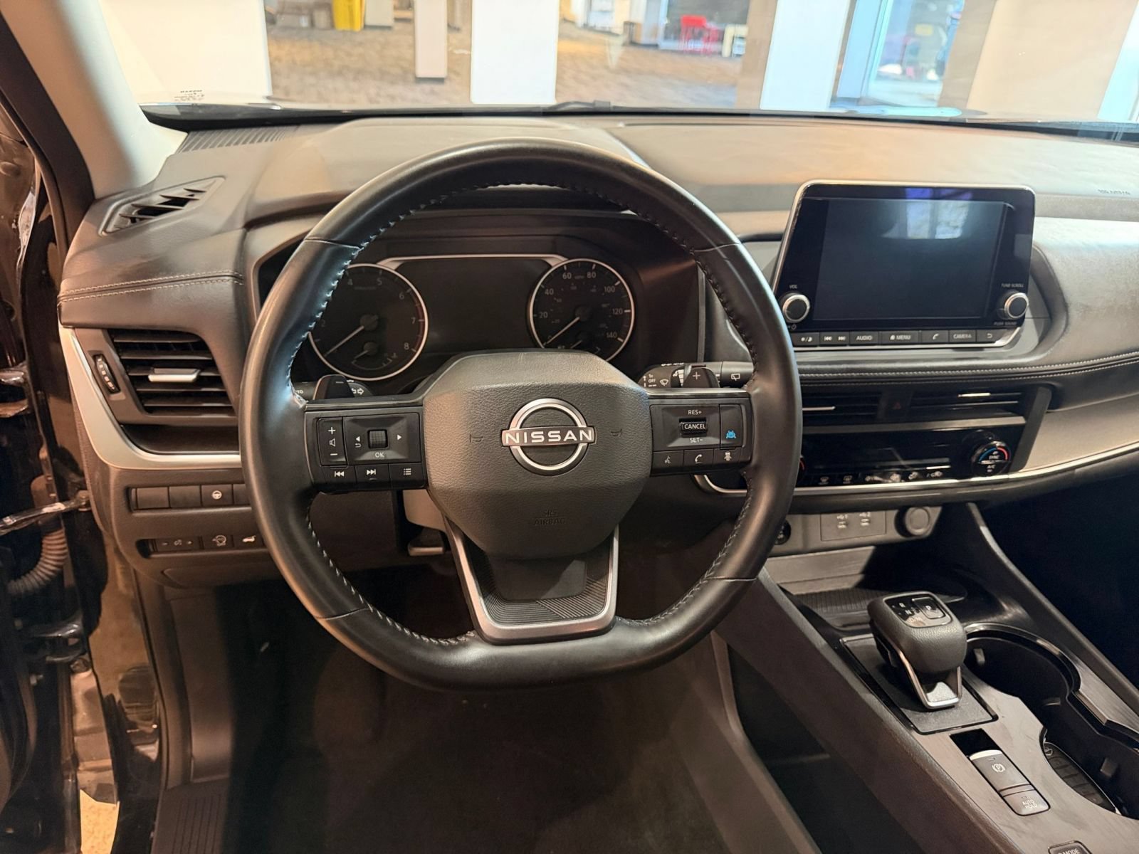 Used 2025 Nissan Rogue SV FWD image 28