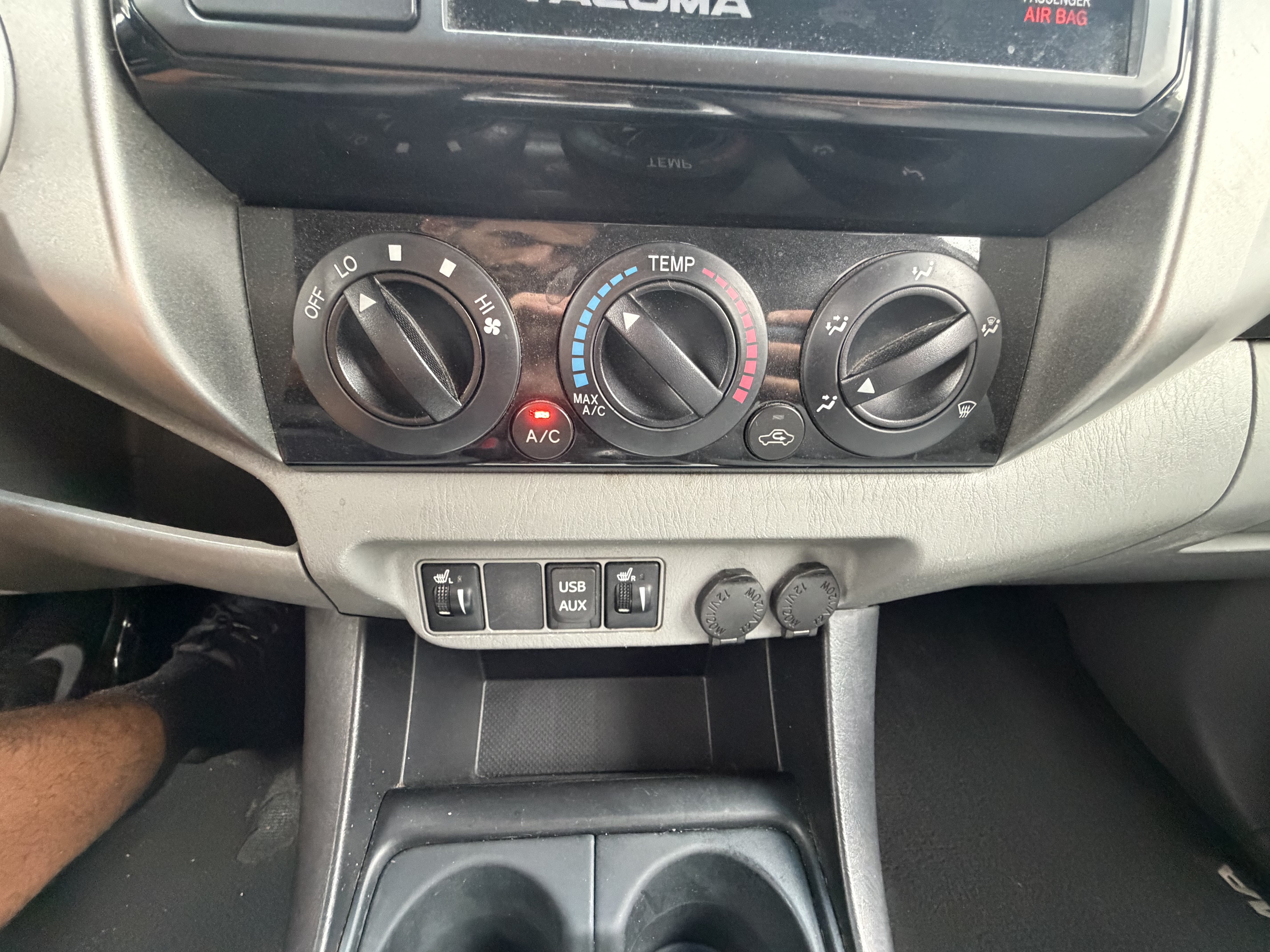 Used 2015 Toyota Tacoma 4x4 Double Cab w/ Limited Package image 18