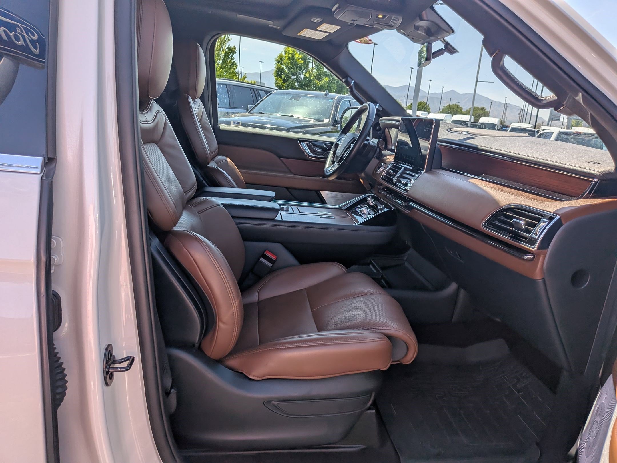 Used 2024 Lincoln Navigator L Reserve AWD/4WD image 35