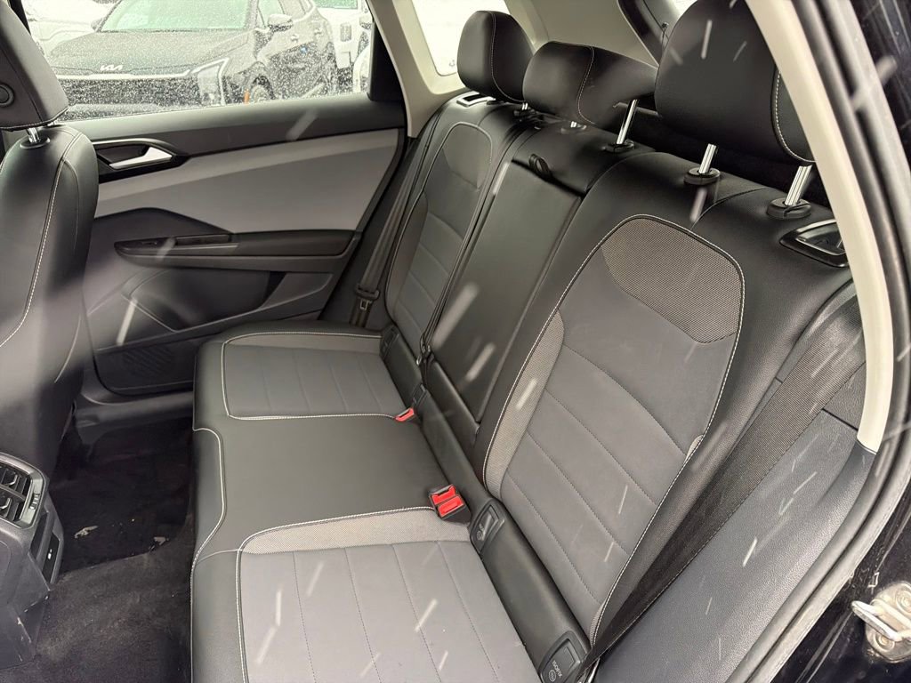 Used 2023 Volkswagen Taos SE w/ Black Wheel Package image 28