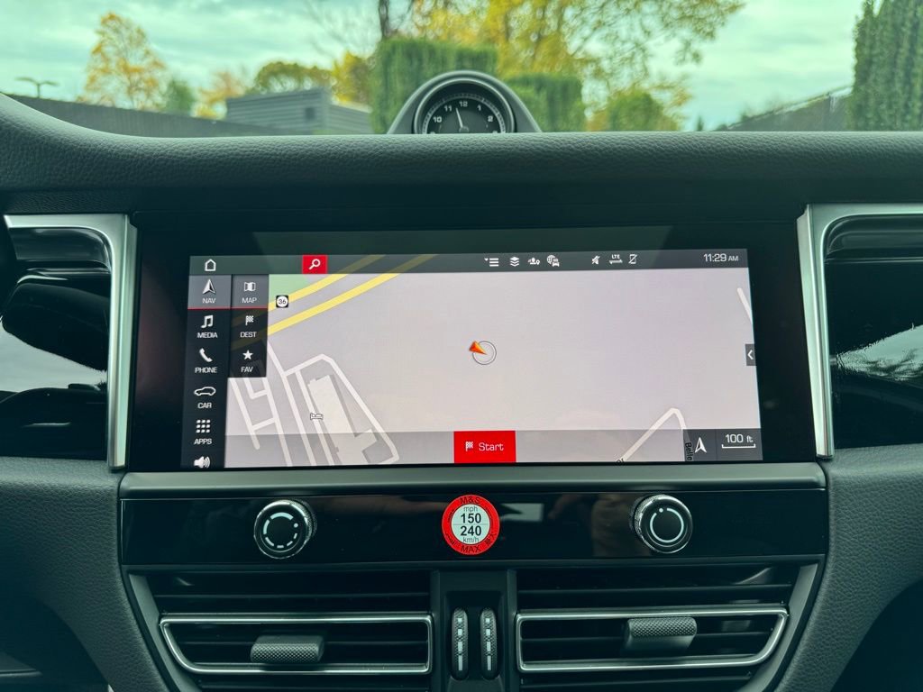 Used 2024 Porsche Macan image 27