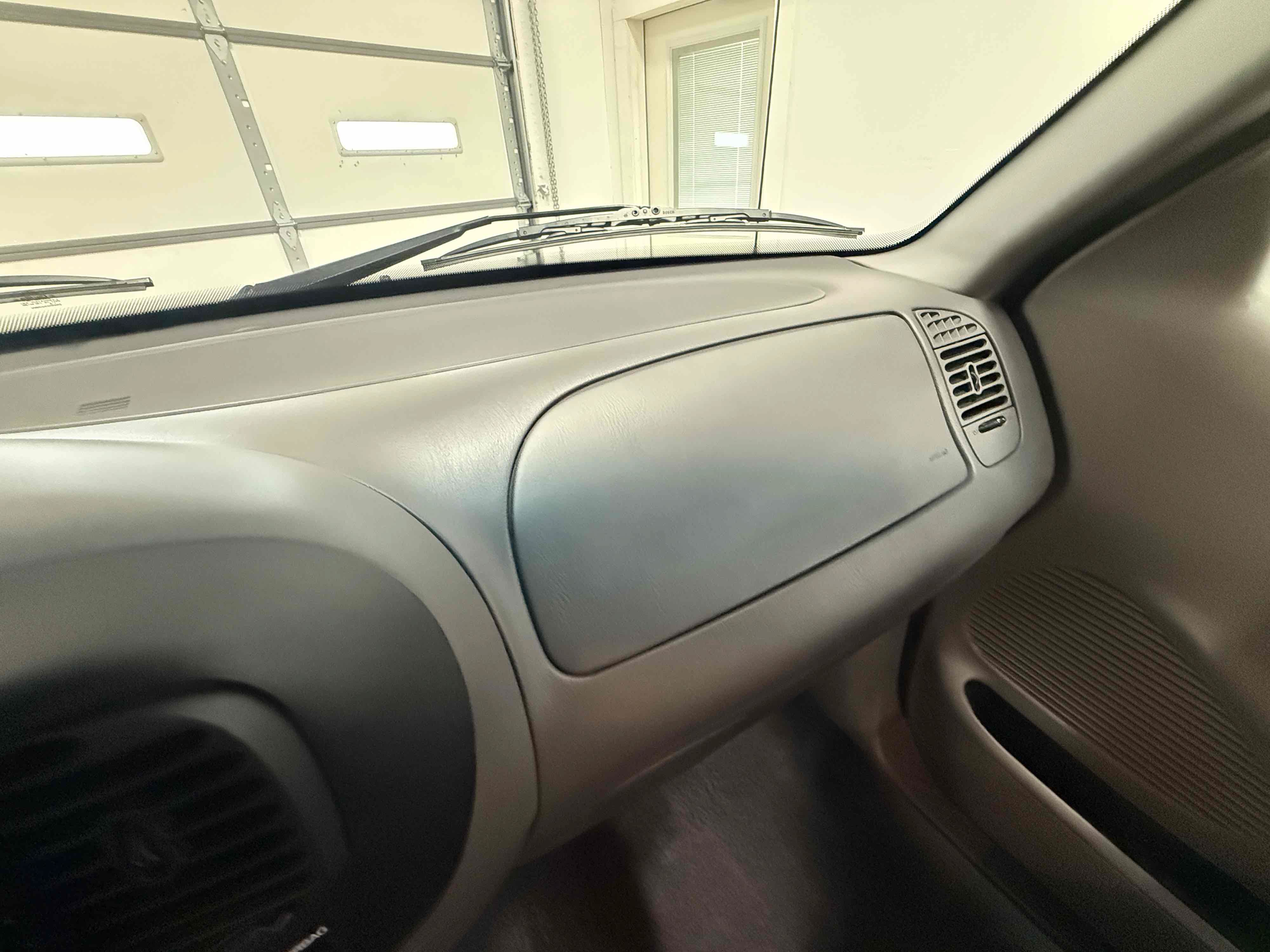 Used 2001 Ford F150 Lightning RWD image 38
