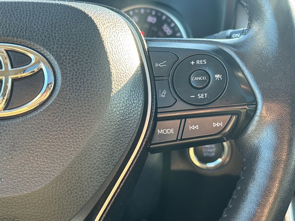 Used 2021 Toyota RAV4 XLE w/ Convenience Package image 21