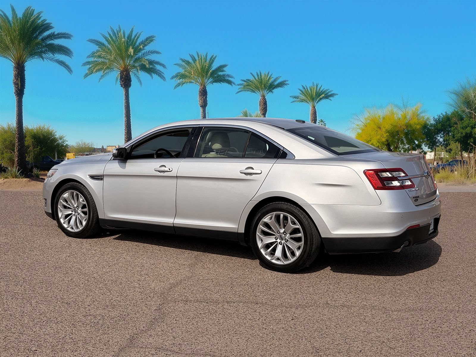 Used 2019 Ford Taurus Limited FWD image 3