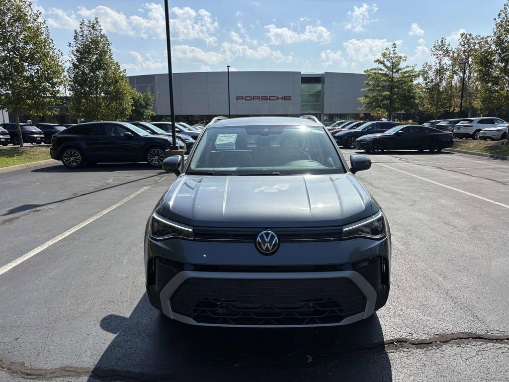 New 2025 Volkswagen Taos SE image 2