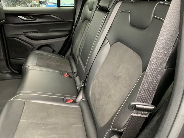 Used 2023 Jeep Grand Cherokee Altitude image 17