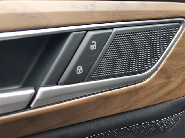 New 2025 Volkswagen Atlas SE image 17