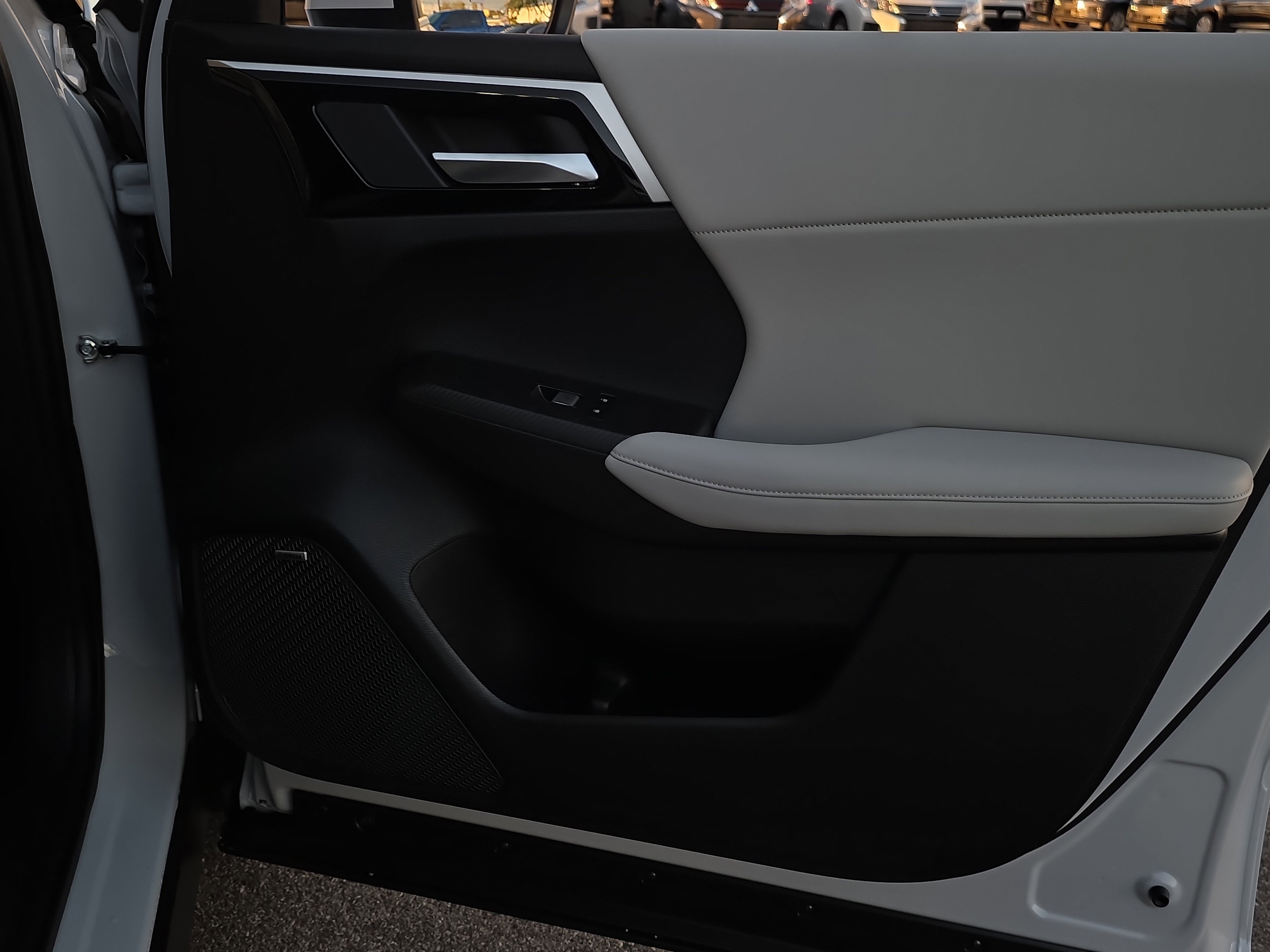 New 2025 Mitsubishi Outlander SE image 23