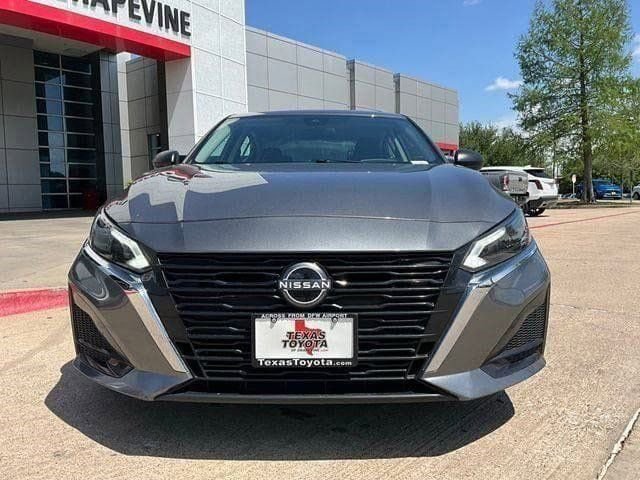 Used 2025 Nissan Altima 2.5 SV image 3