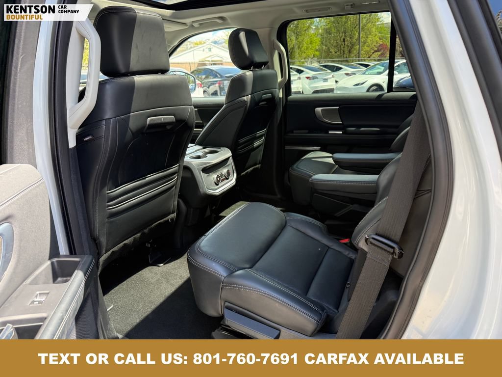 Used 2025 Ford Expedition Platinum image 37