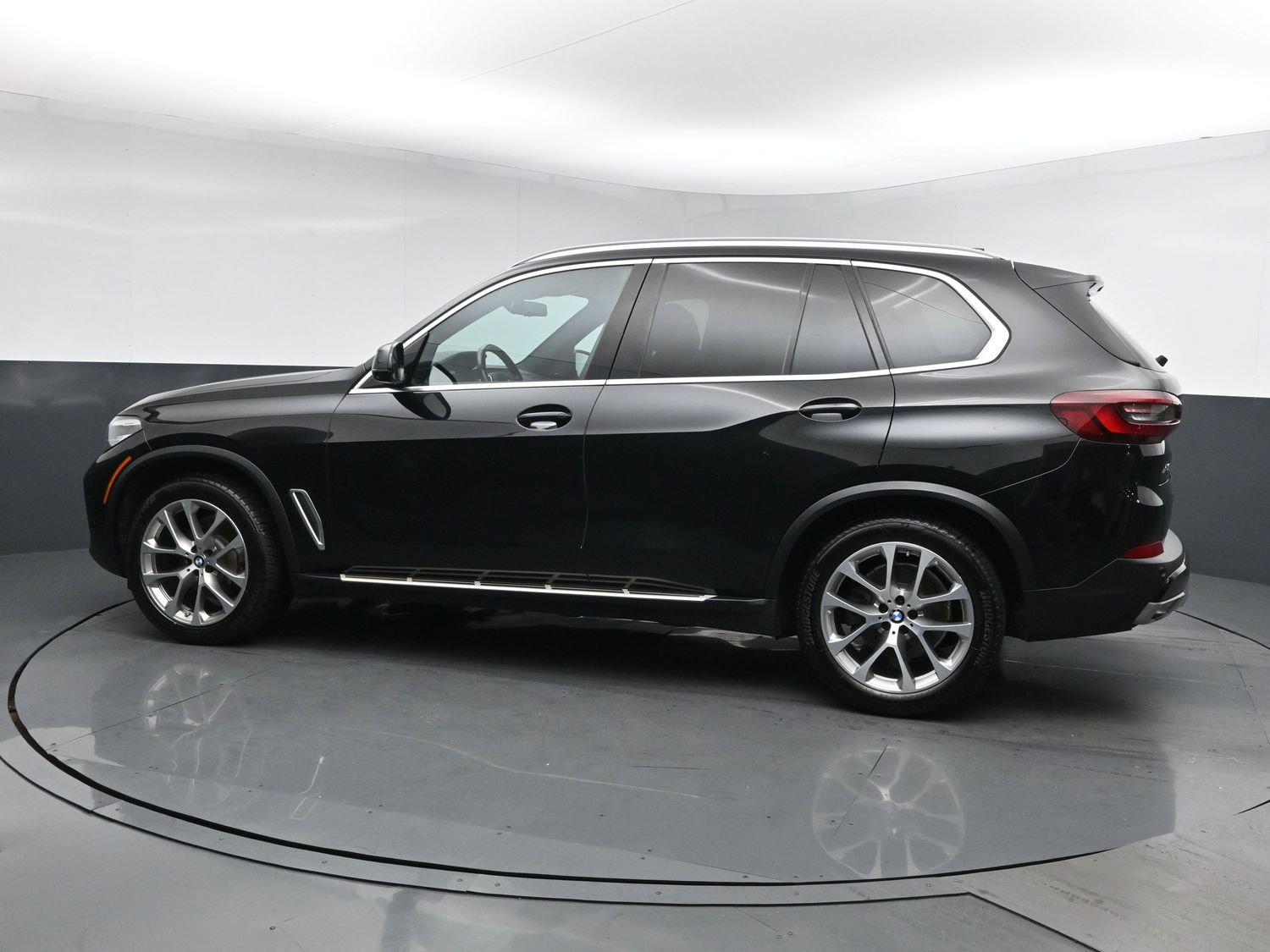 Used 2021 BMW X5 xDrive40i w/ Premium Package AWD/4WD image 4