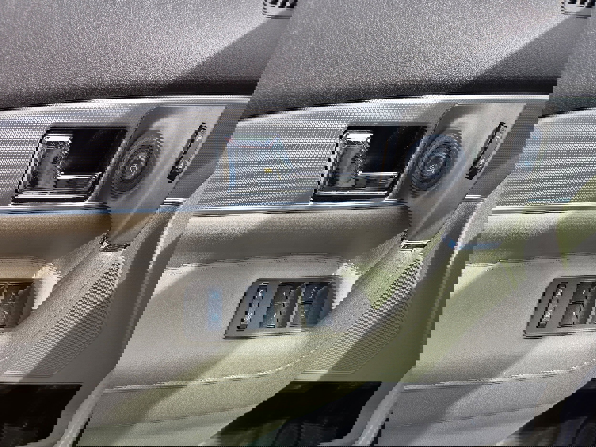 Used 2013 Lincoln MKX FWD image 7