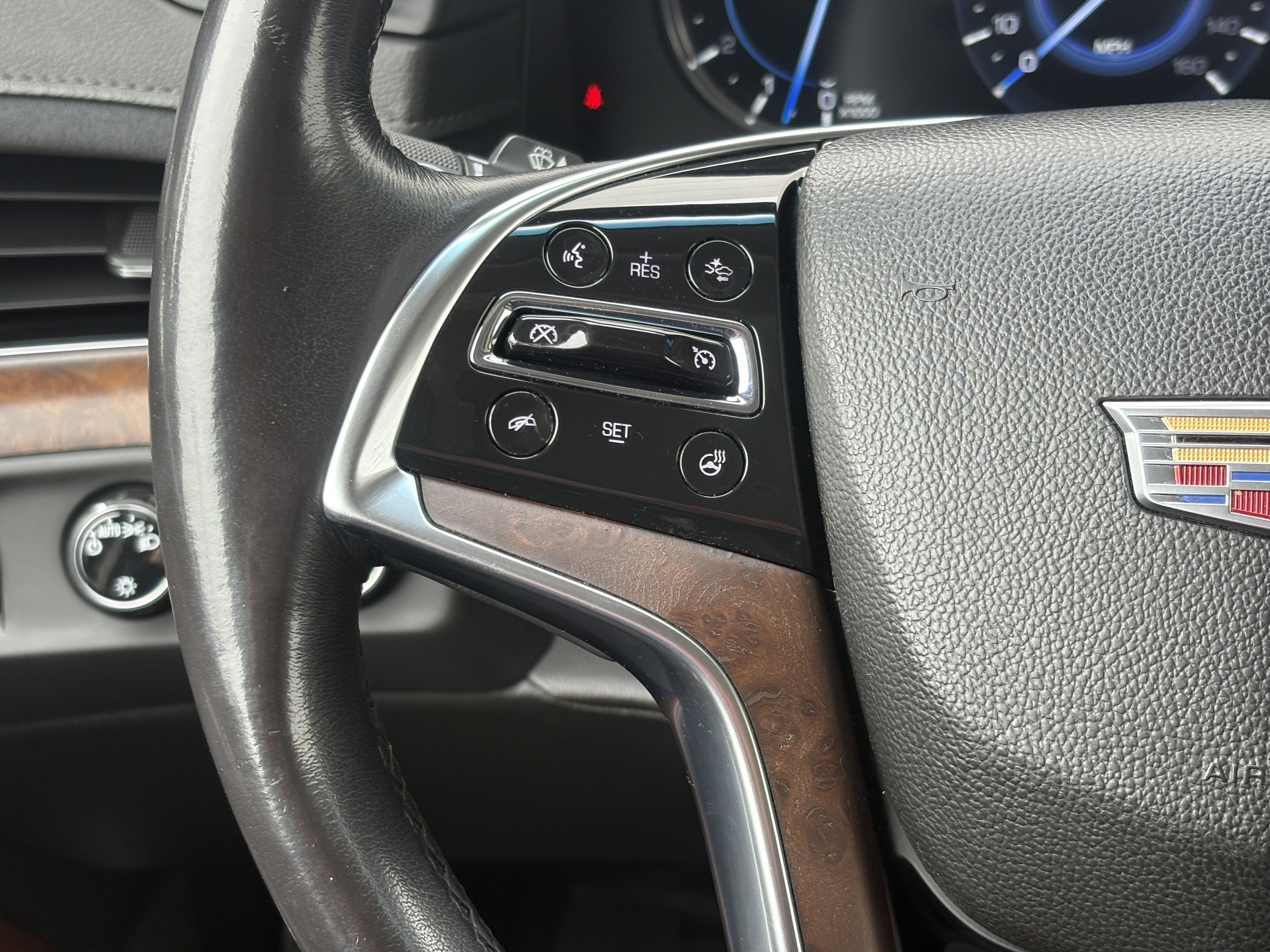 Used 2018 Cadillac Escalade Luxury image 19