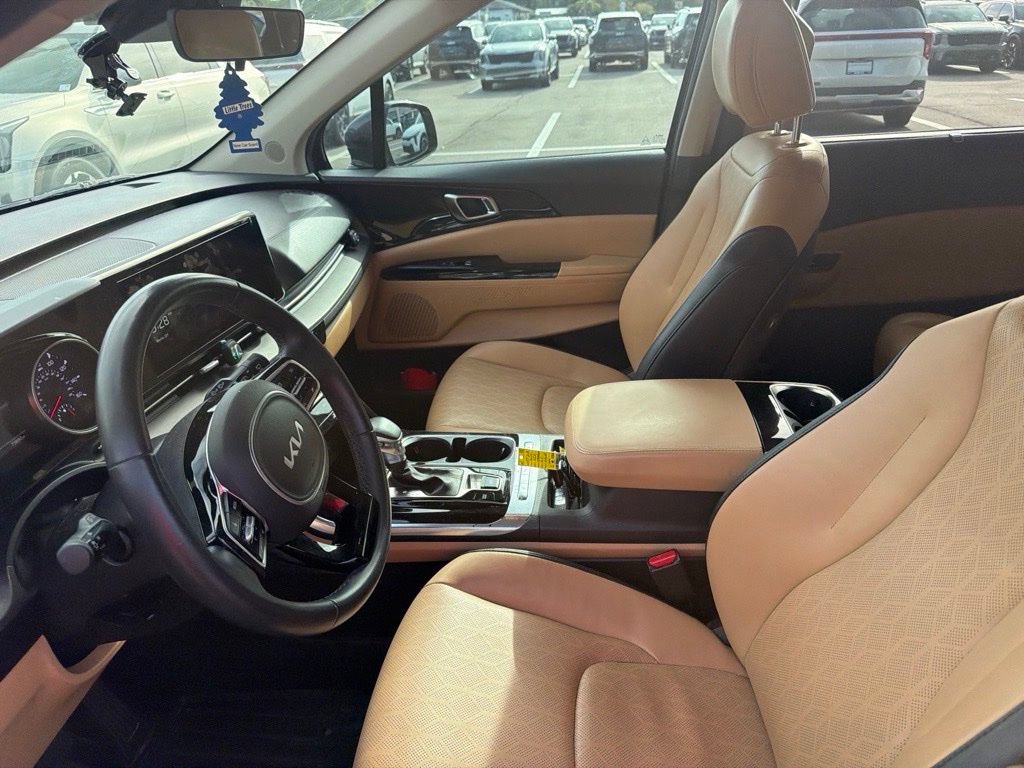 Certified 2023 Kia Carnival EX FWD image 10