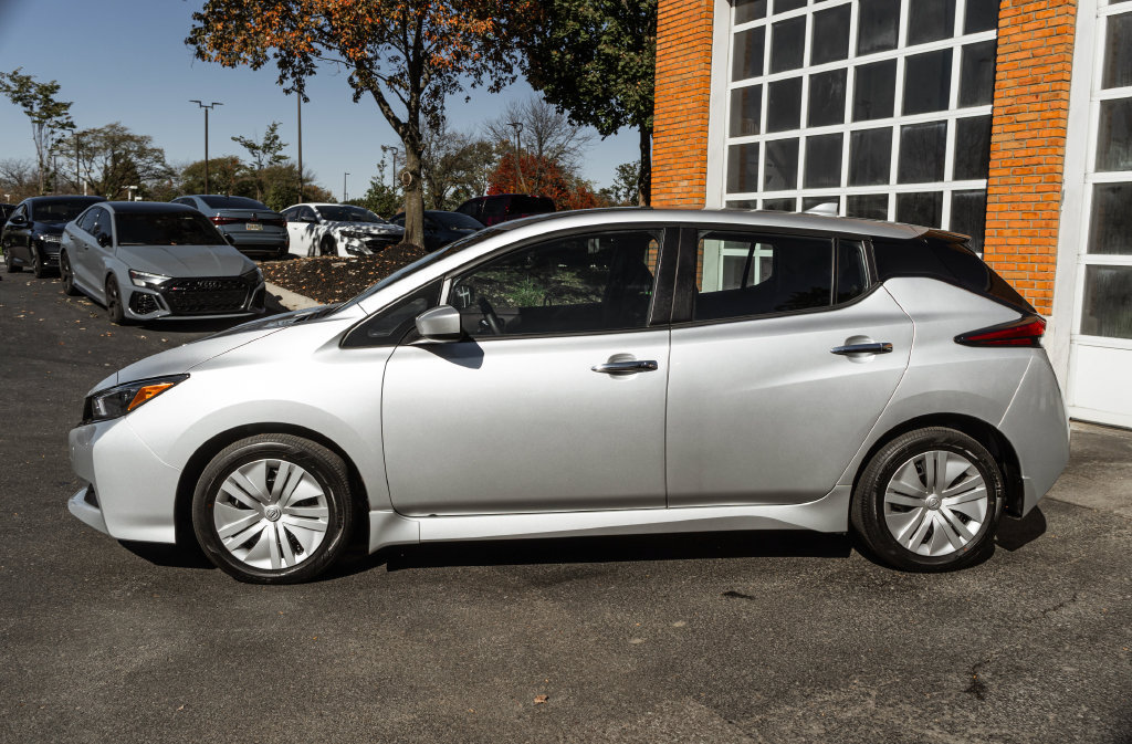 Used 2025 Nissan Leaf S FWD image 36