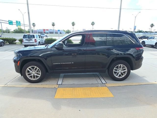 Used 2024 Jeep Grand Cherokee Laredo X w/ Luxury Tech Group I AWD/4WD image 7