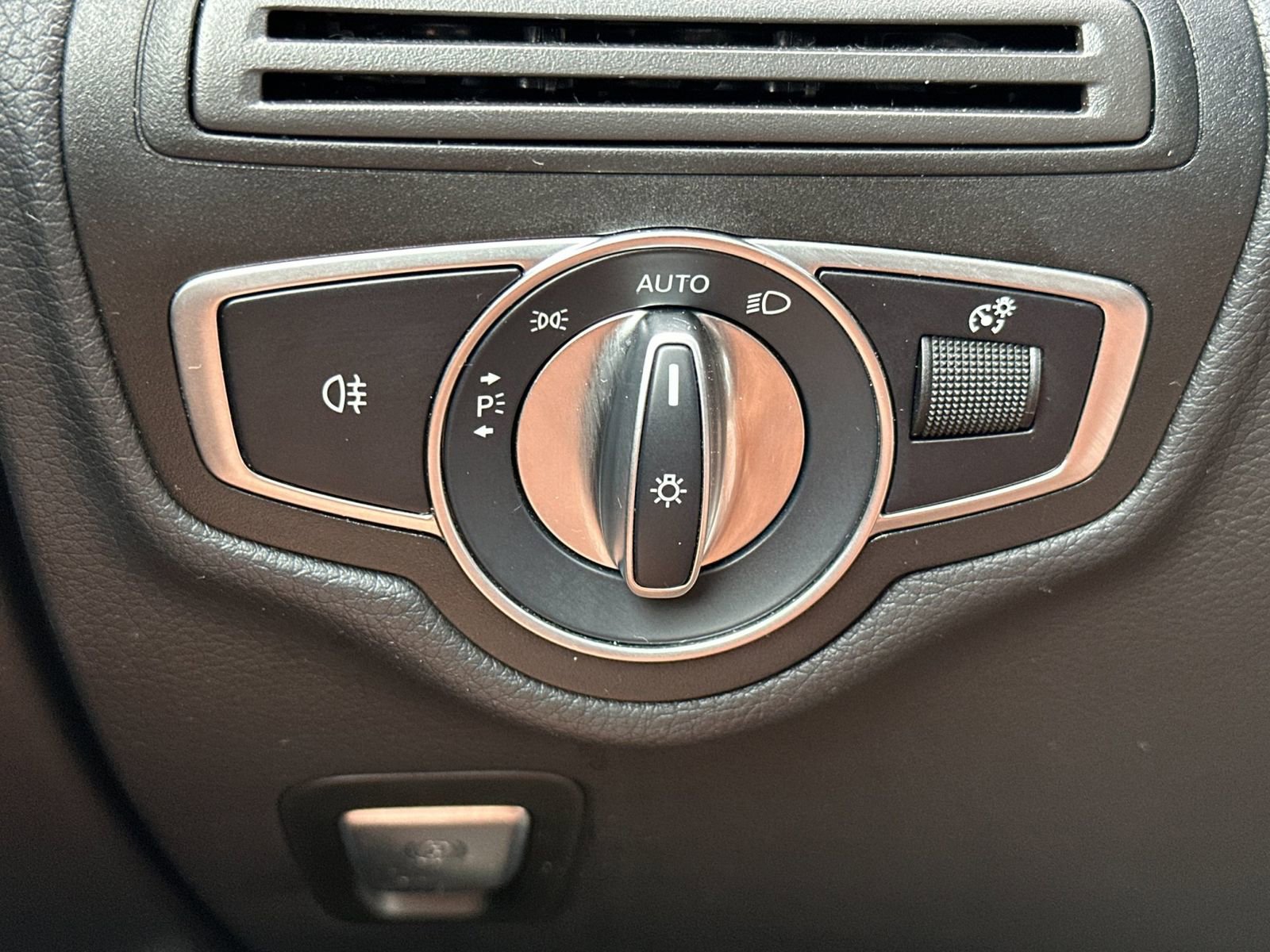 Certified 2022 Mercedes-Benz GLC 300 image 30