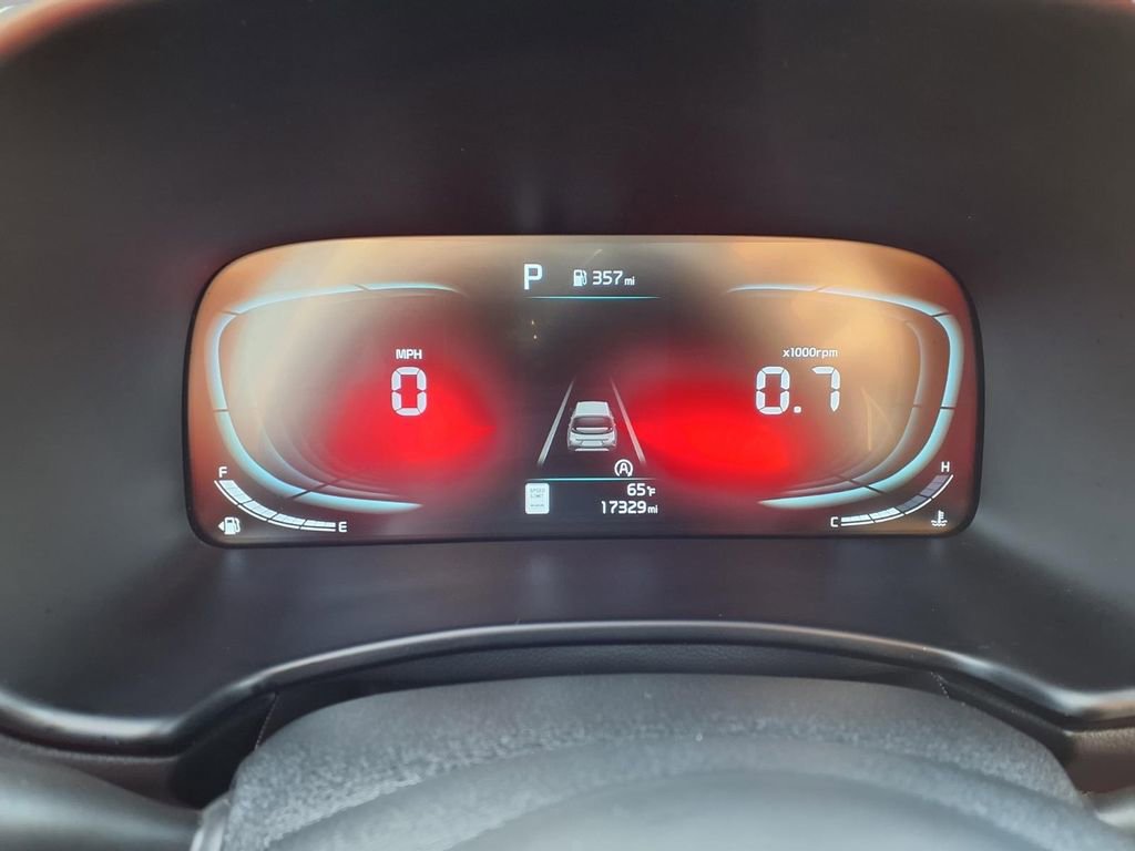 Used 2025 Kia Soul LX w/ LX Technology Package FWD image 16