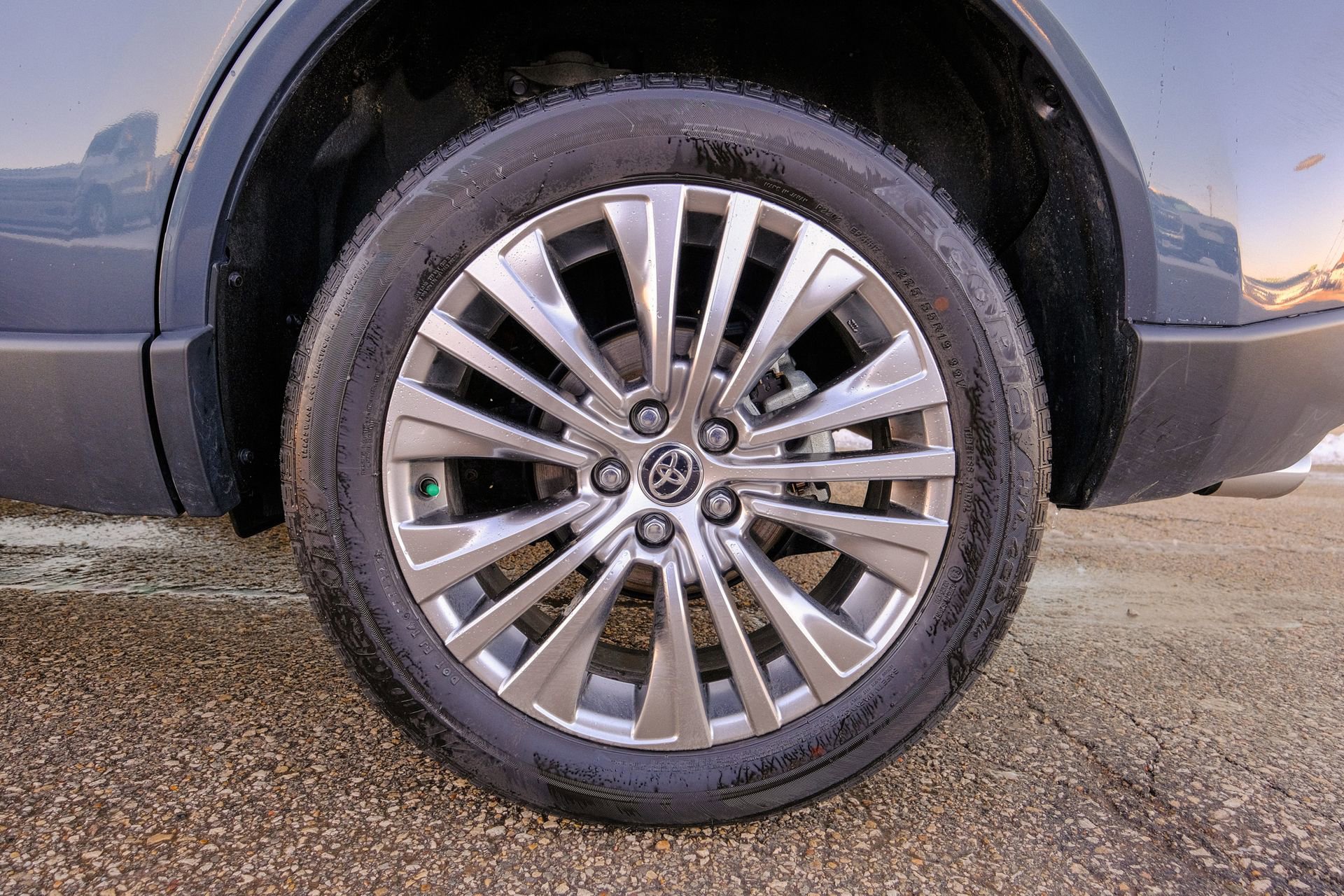 Used 2023 Toyota Venza XLE image 43