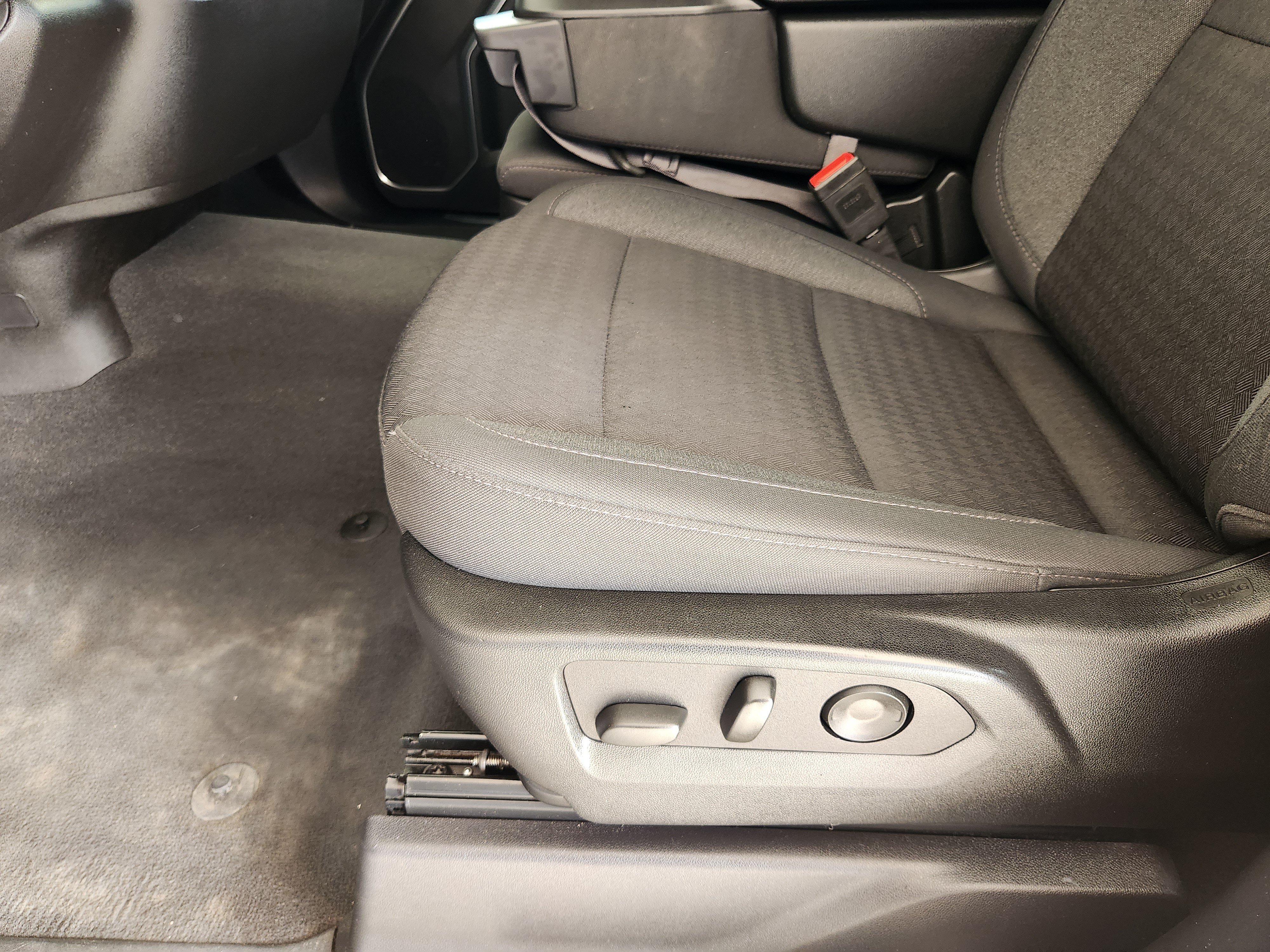 Certified 2025 Chevrolet Silverado 1500 LT AWD/4WD image 25