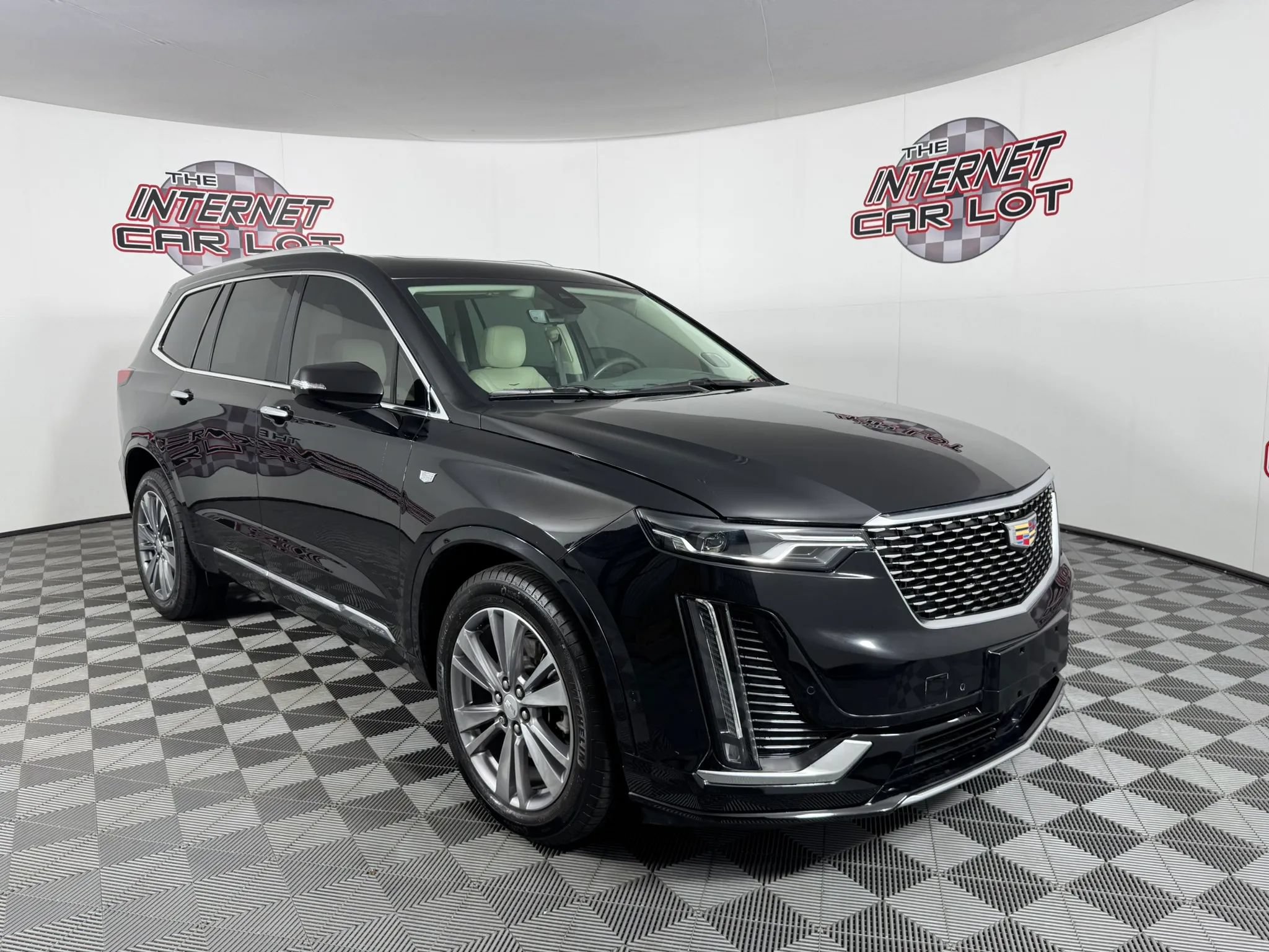 Used 2024 Cadillac XT6 Premium Luxury w/ Technology Package AWD/4WD image 9