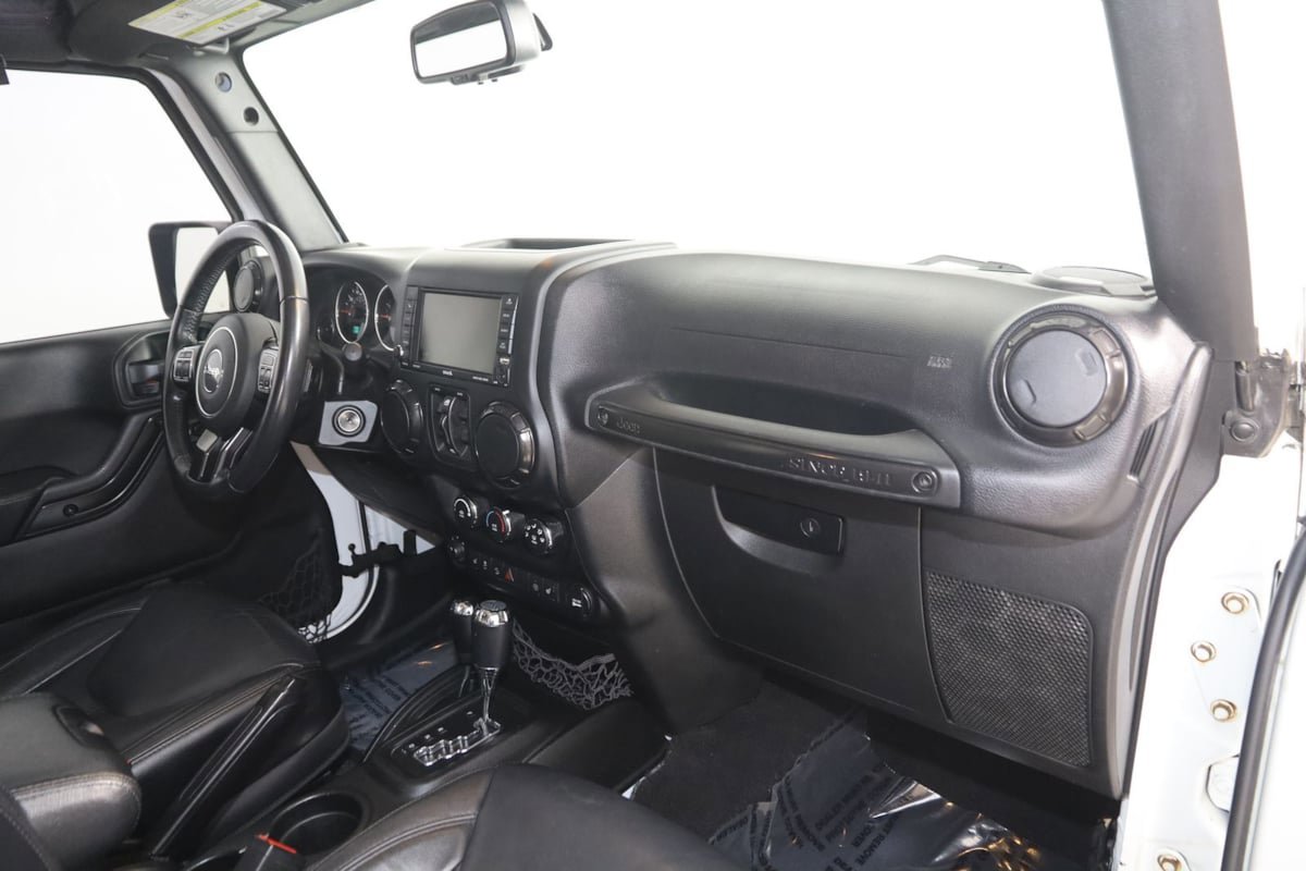 Used 2017 Jeep Wrangler Unlimited Sahara AWD/4WD image 35