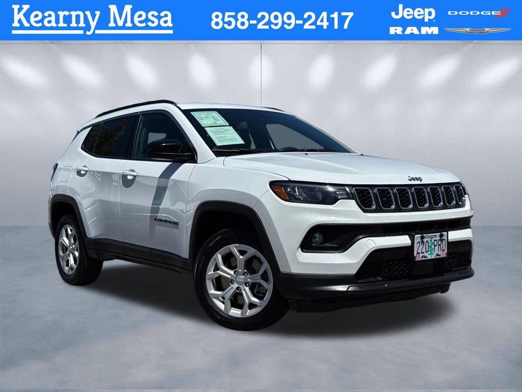 Used 2024 Jeep Compass Latitude AWD/4WD image 1