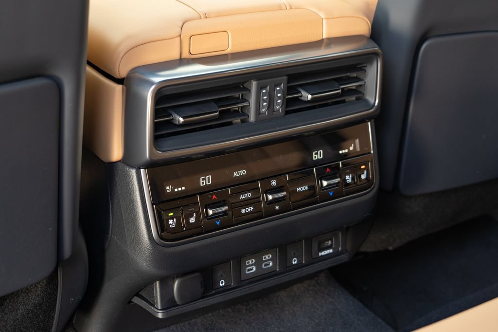New 2026 Lexus LX 600 4WD w/ Luxury Package image 19