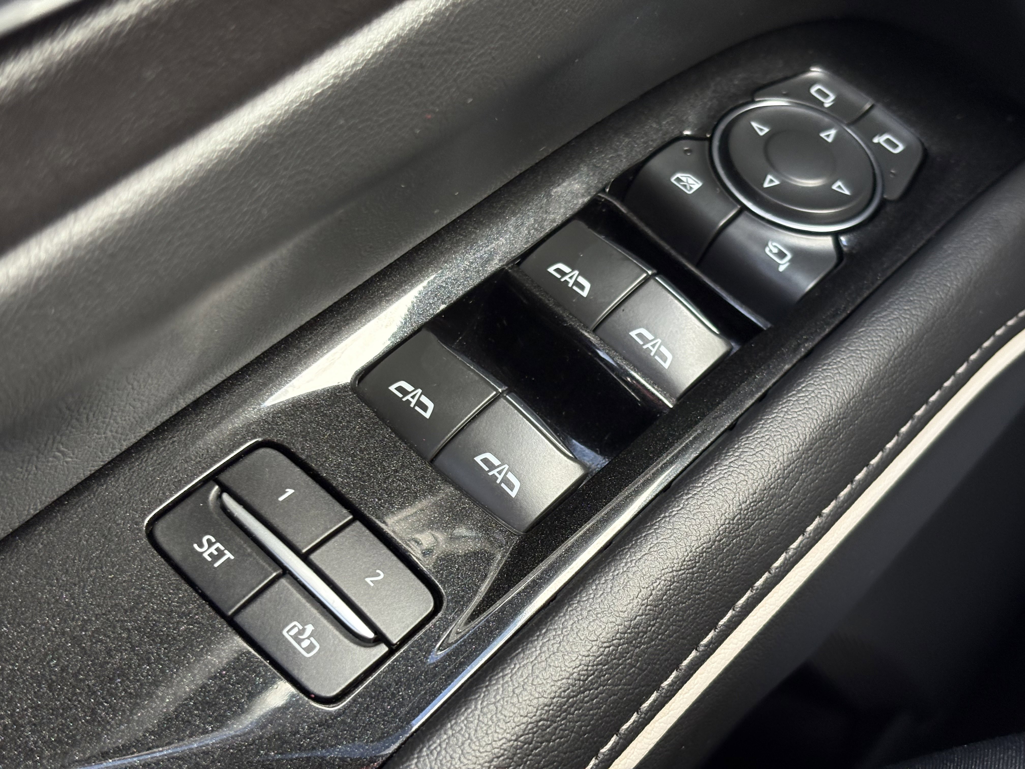 Used 2022 Cadillac Escalade Premium Luxury image 35