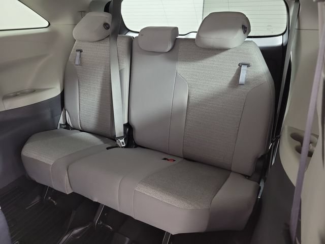 Used 2023 Toyota Sienna LE FWD image 14