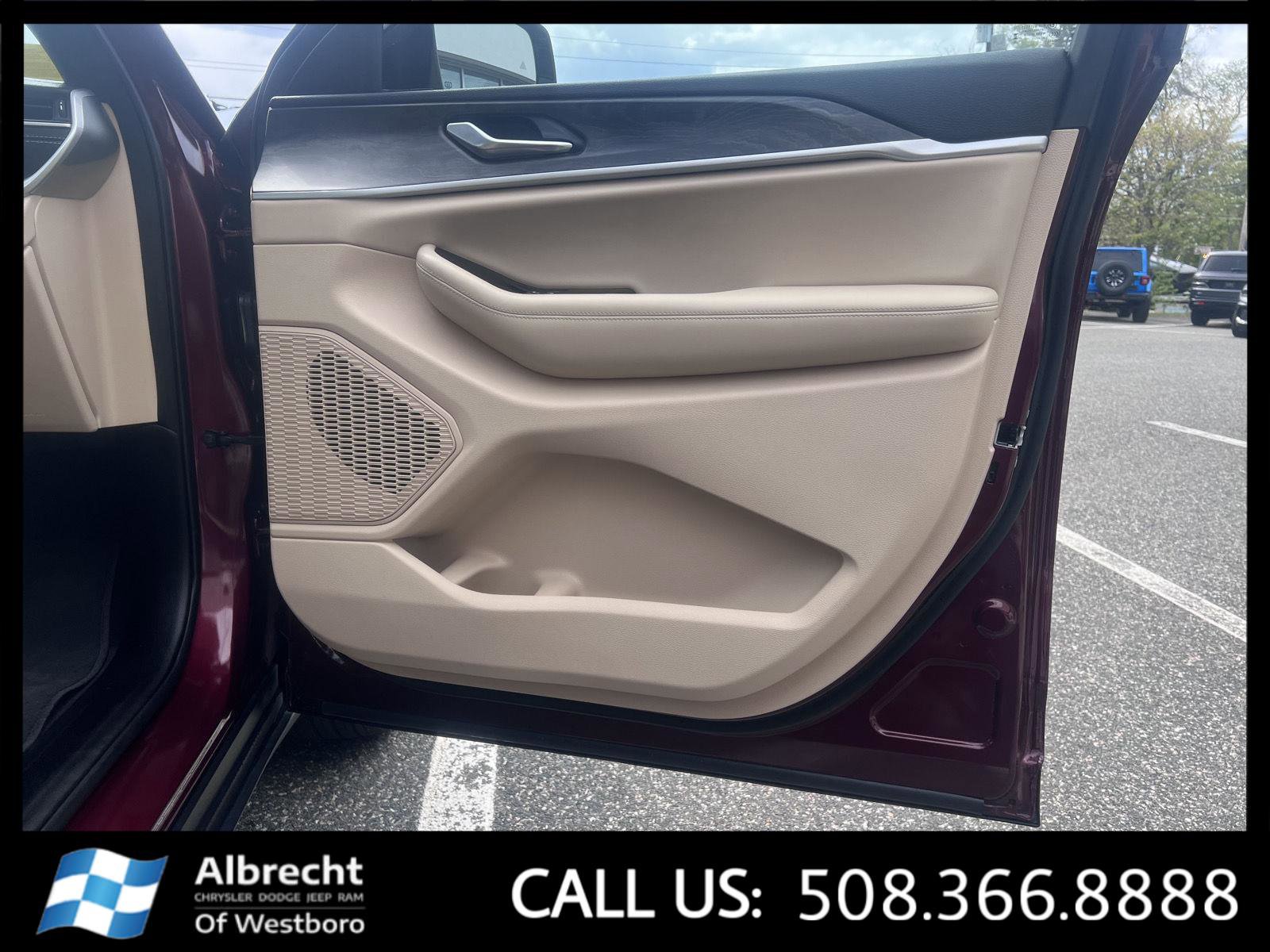 Used 2025 Jeep Grand Cherokee Limited AWD/4WD image 21