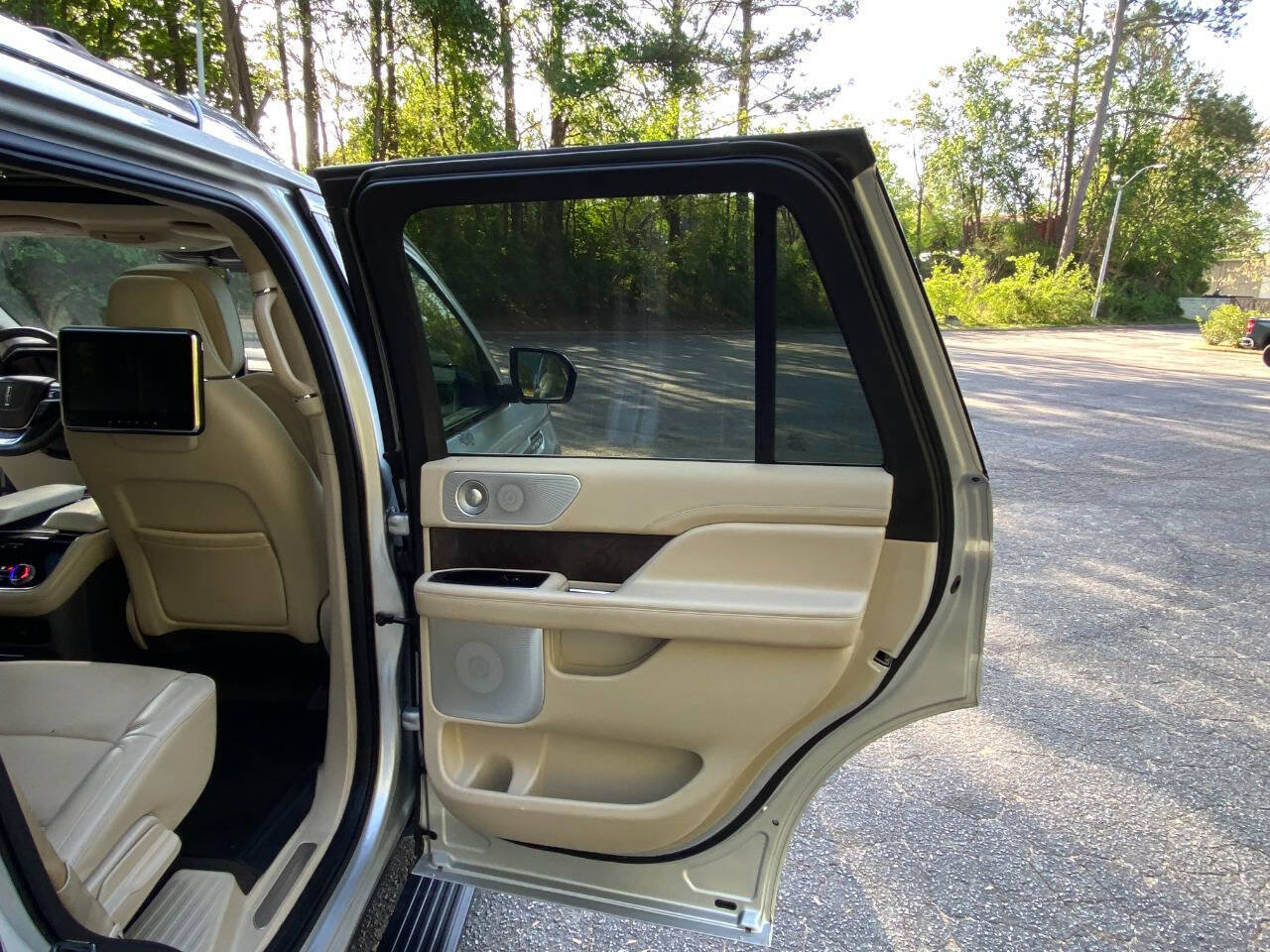 Used 2019 Lincoln Navigator Reserve AWD/4WD image 64