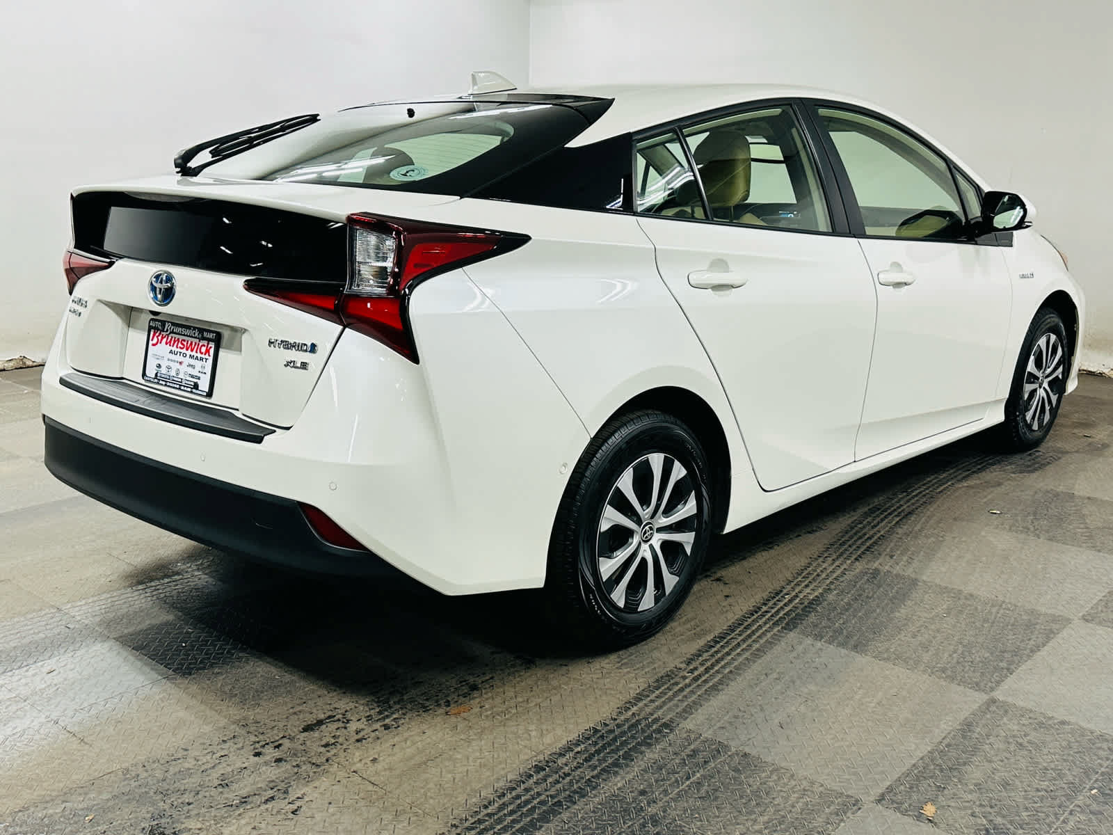 Used 2020 Toyota Prius XLE AWD/4WD image 6