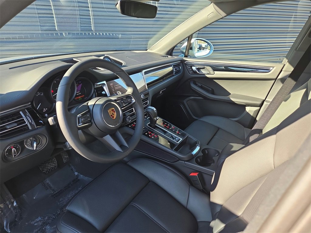 New 2026 Porsche Macan image 4
