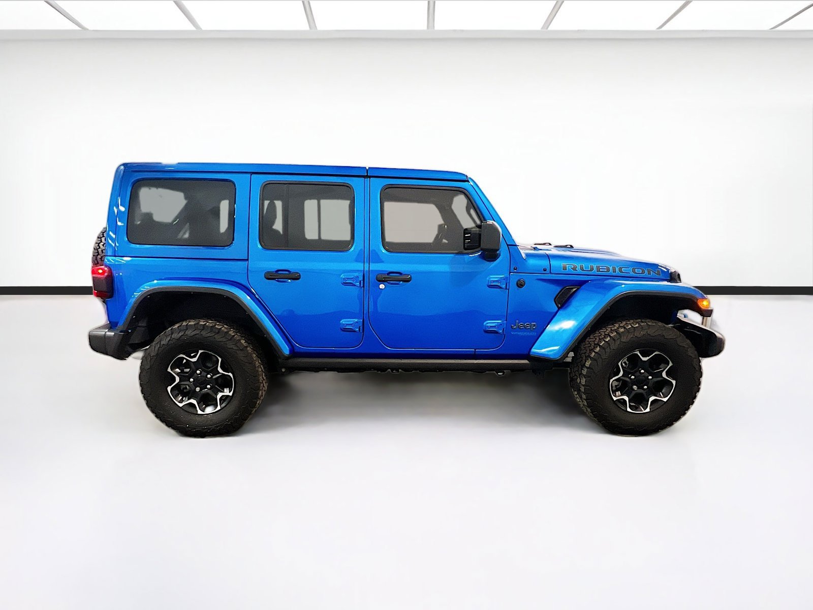Used 2022 Jeep Wrangler Unlimited Rubicon 4xe w/ Cold Weather Group AWD/4WD image 23